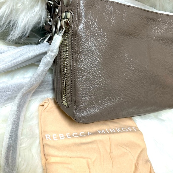 Rebecca Minkoff

Mab Crossbody/ NWT Rebecca Minkoff Deep Taupe - Picture 8 of 11